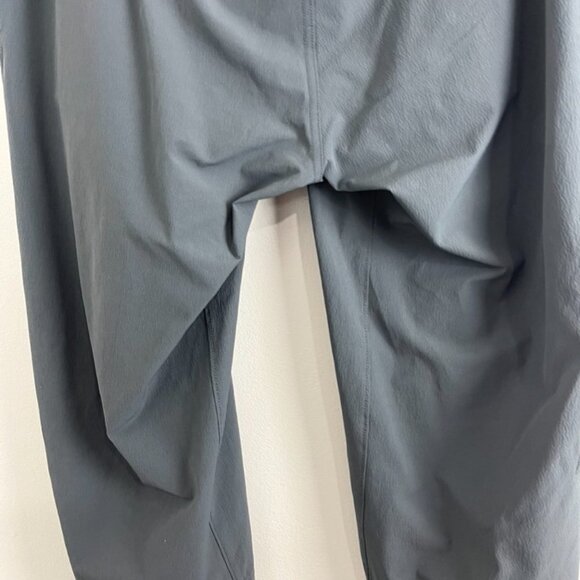 Mountain Hardwear Women's Dark Grey Capris - Picture 7 of 9